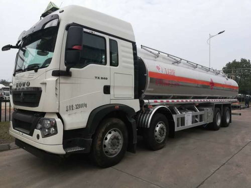 鞍山重汽 專業(yè)打造前四后八鋁合金運(yùn)油車(chē)的可靠廠家
