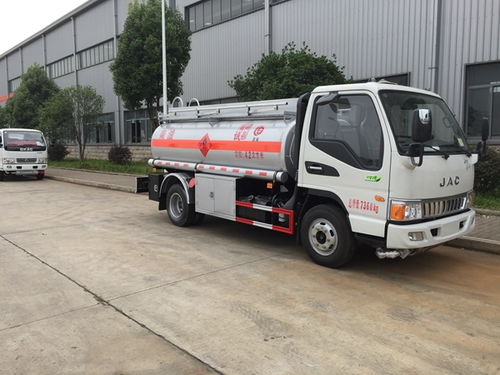 5噸運(yùn)油車(chē)批發(fā)價(jià)出售，3-10噸加油車(chē)限時(shí)特價(jià)，助力能源運(yùn)輸